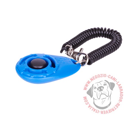 Clicker blu per addestramento del Labrador Retriever